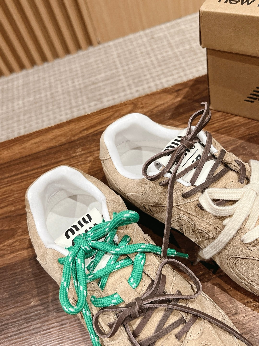 Mehrfarbige Schuhe