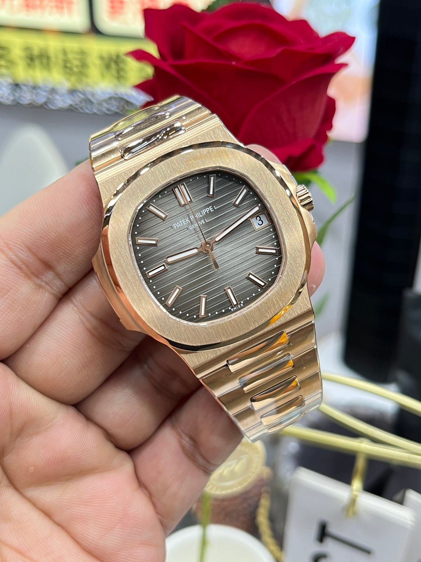 Goldfarbene Uhr