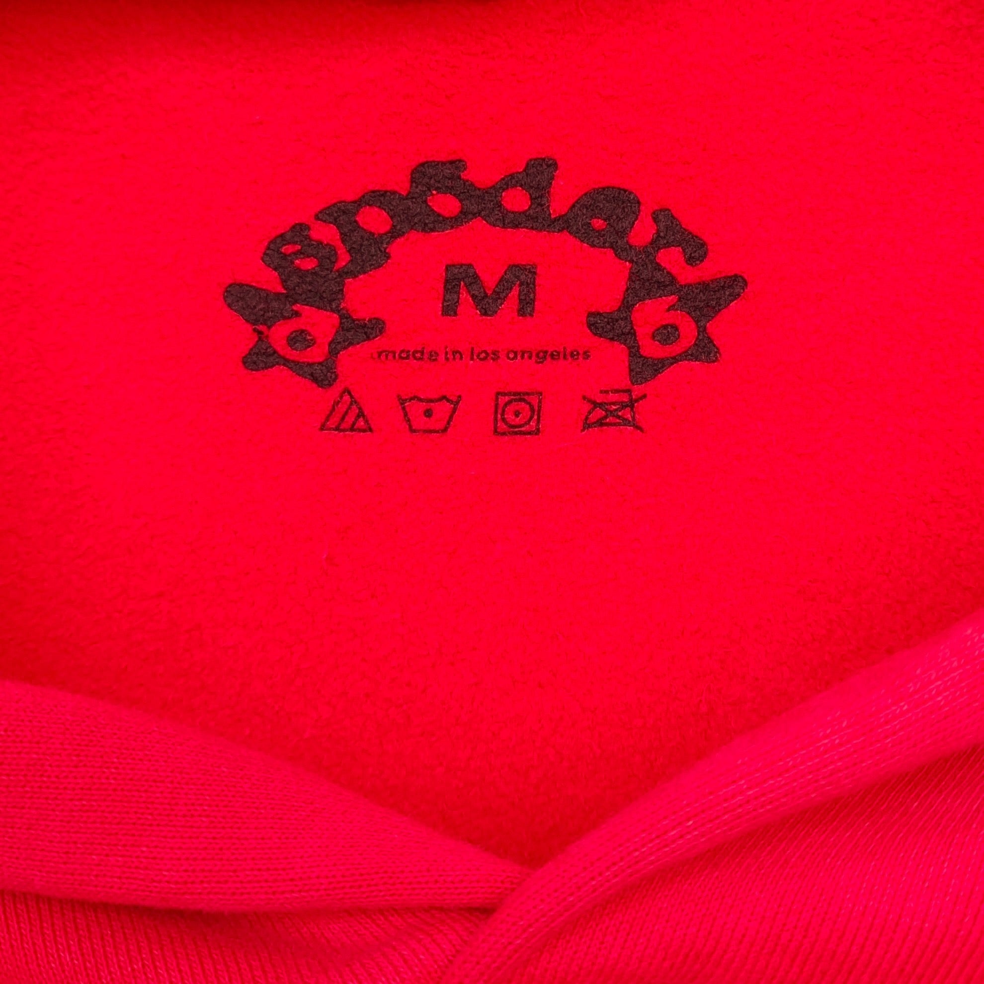 Roter Kapuzenpullover
