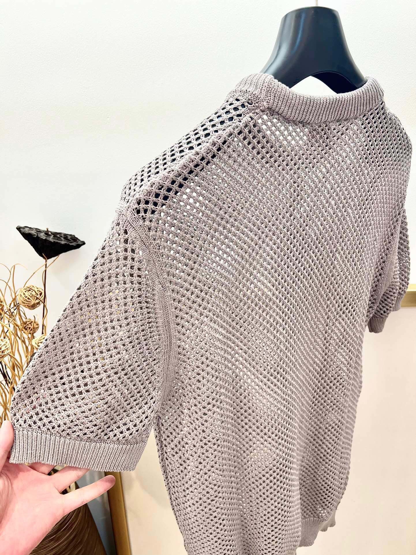 تي شيرت أخضر ورمادي