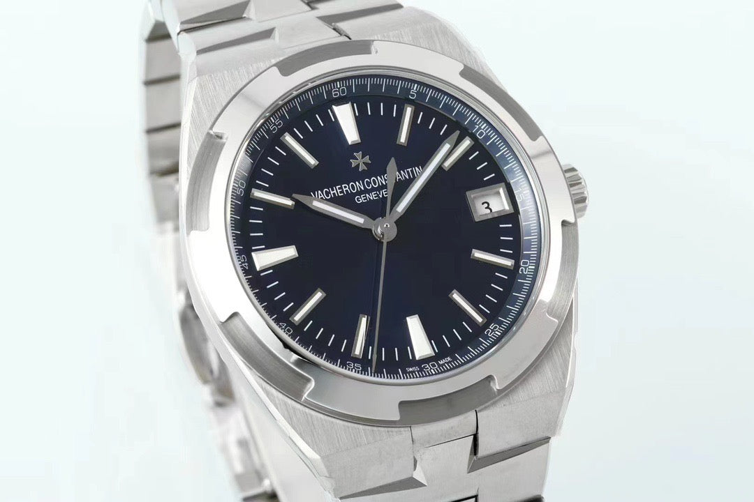 Weiß-schwarze Uhr
