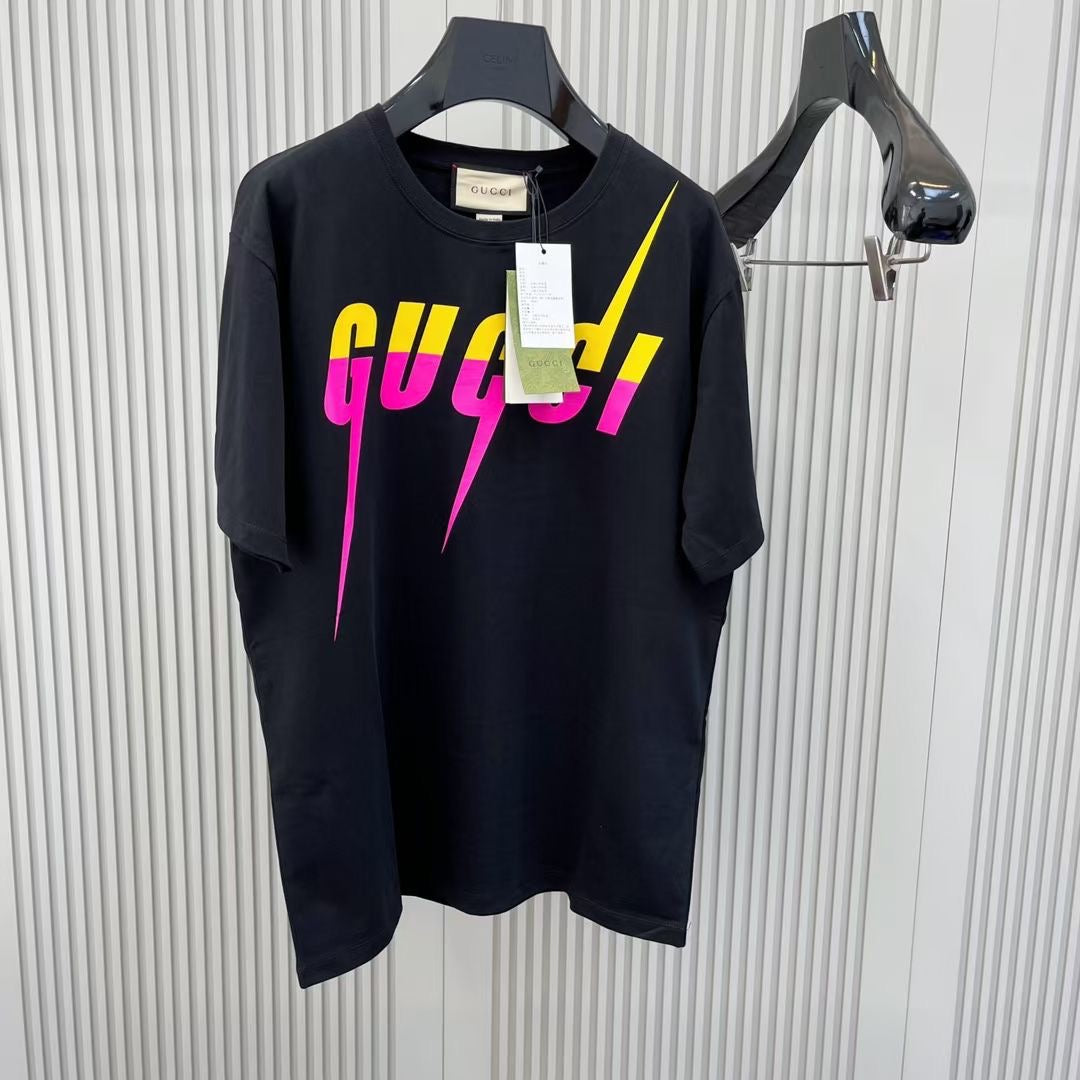 Schwarzes T-Shirt