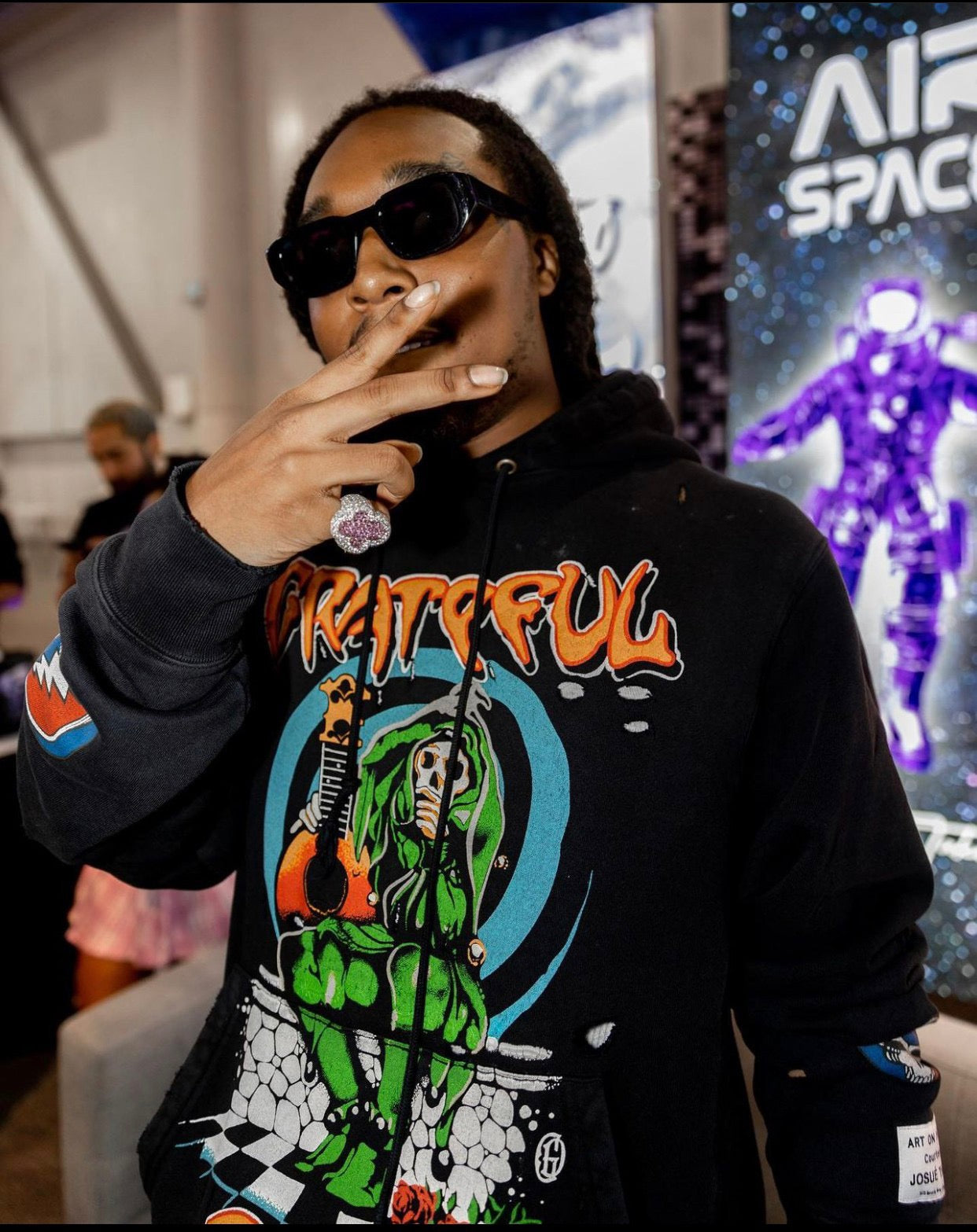 Schwarzgrauer Hoodie