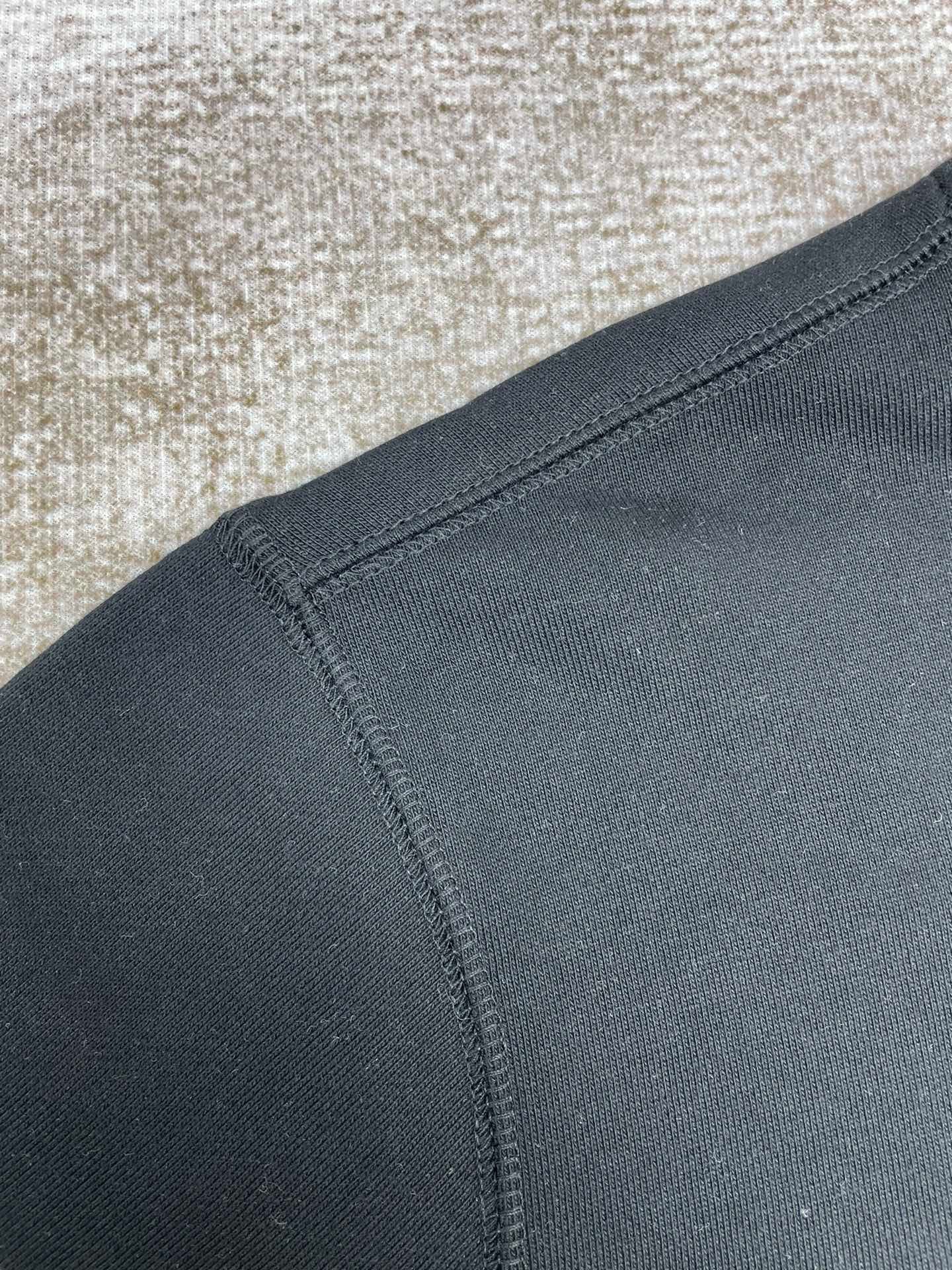 Black Sweatshirt - FashionHype.xyz
