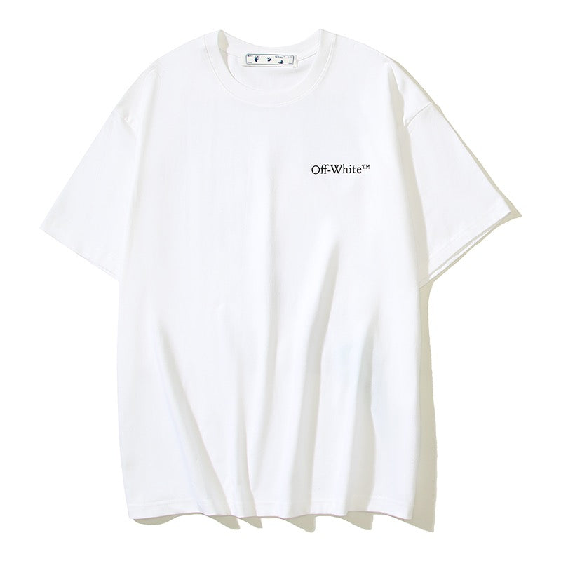Dunkelschwarzes, schwarz-weißes T-Shirt