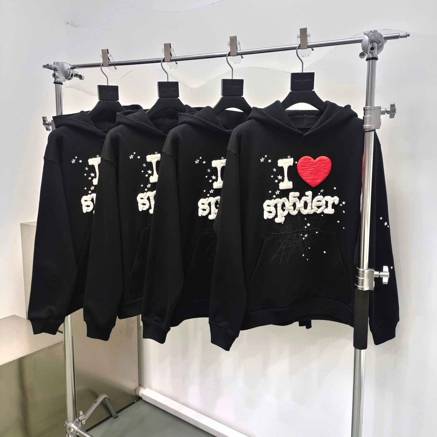 Schwarzer Hoodie