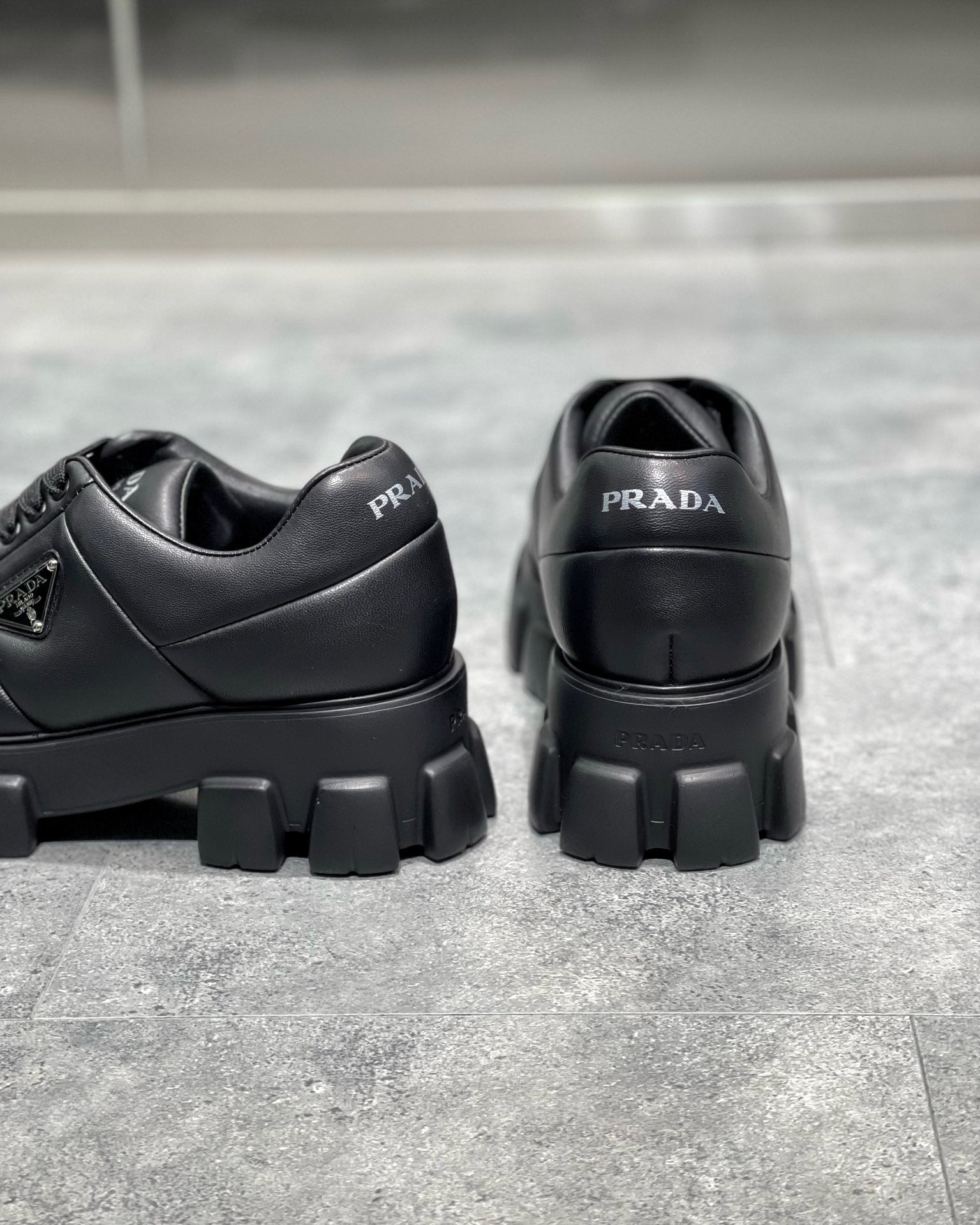 Schwarze Schuhe