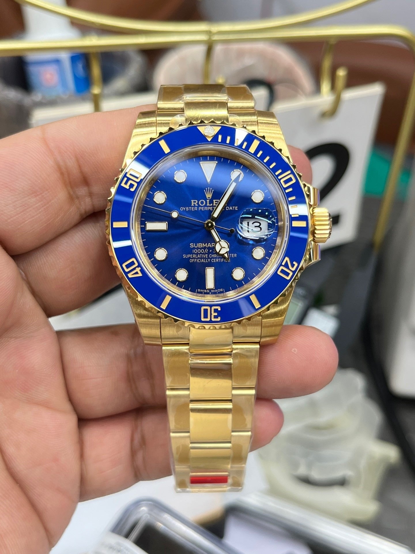 Goldblaue Uhr