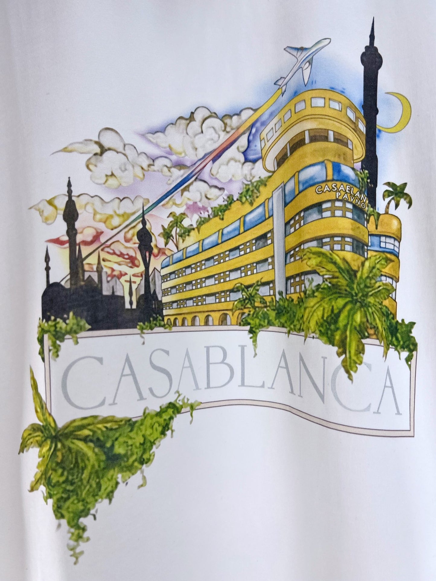 Camiseta azul y blanca