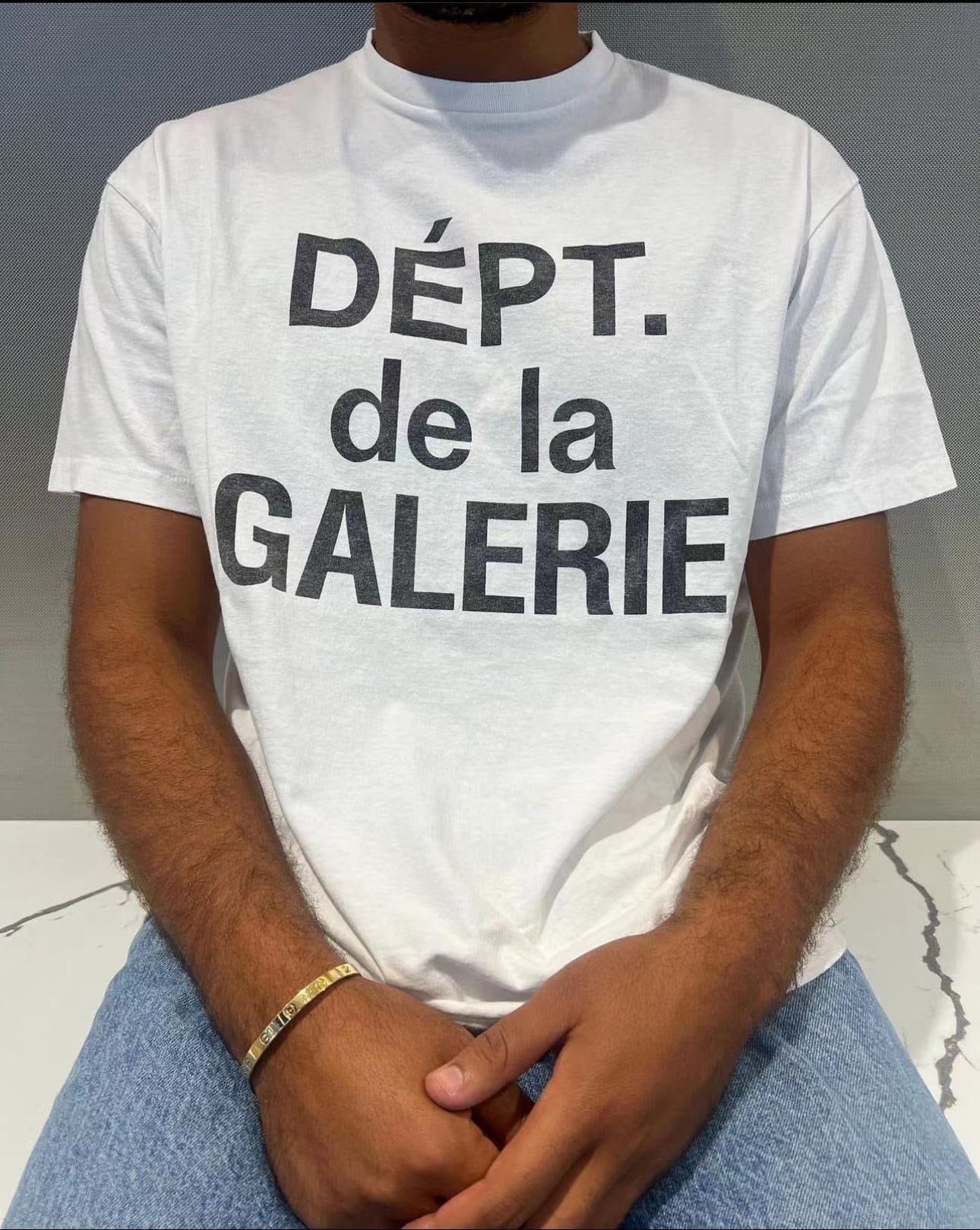 weißes T-Shirt
