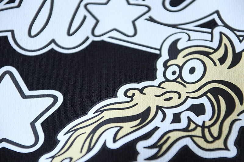 Schwarz-weißer Kapuzenpullover