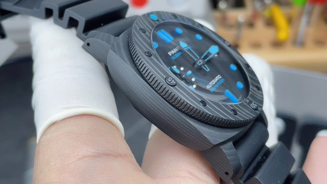 Schwarze Uhr