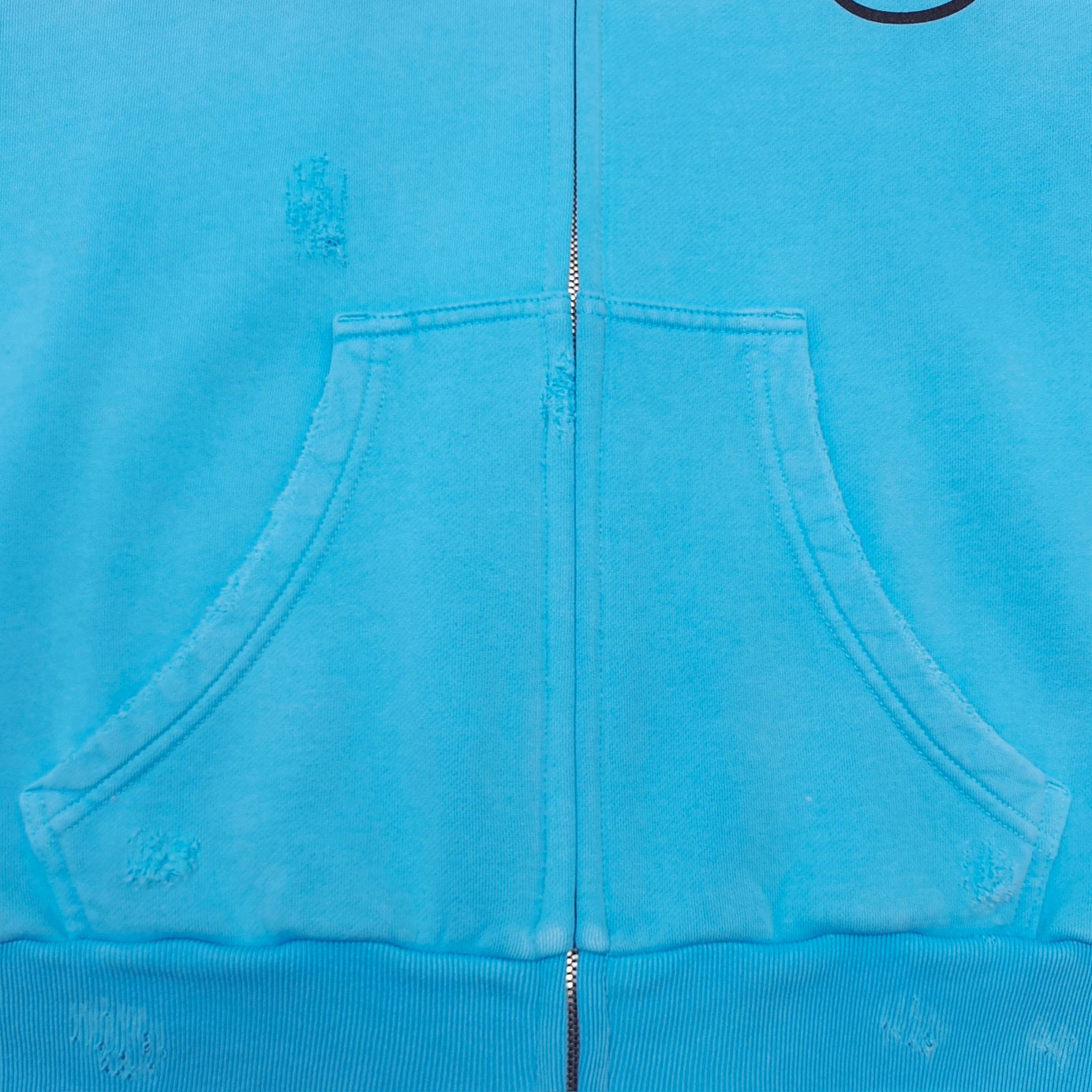 Himmelblauer Hoodie