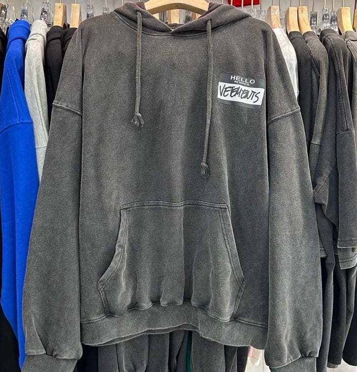 Schwarzer Hoodie
