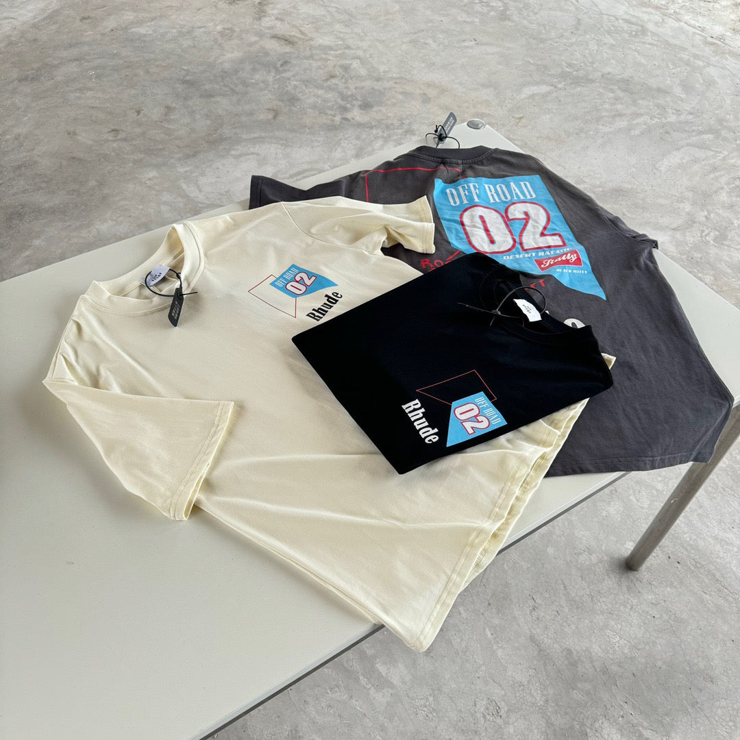 Schwarz-weißes T-Shirt