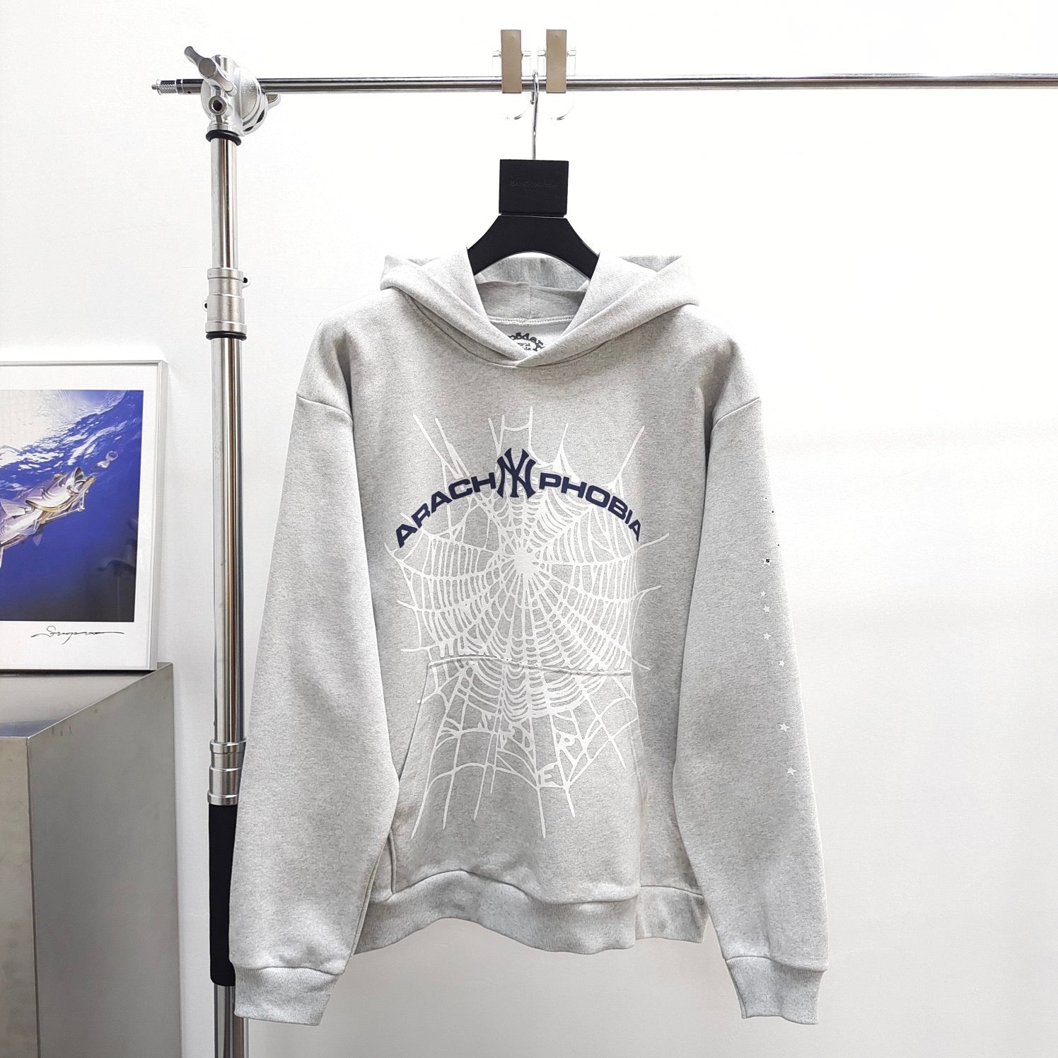 Grauer Hoodie
