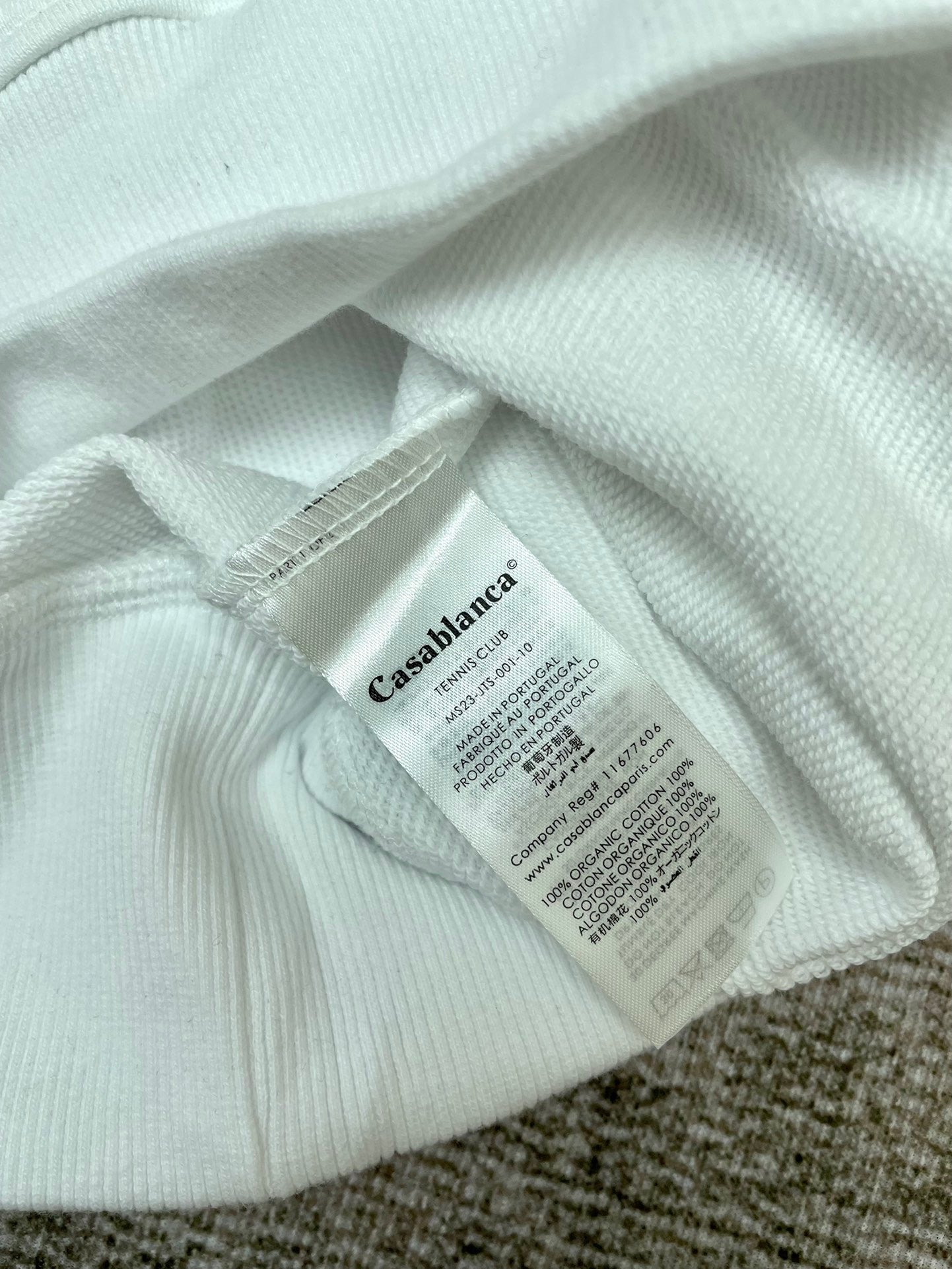 سويت شيرت أبيض وأسود