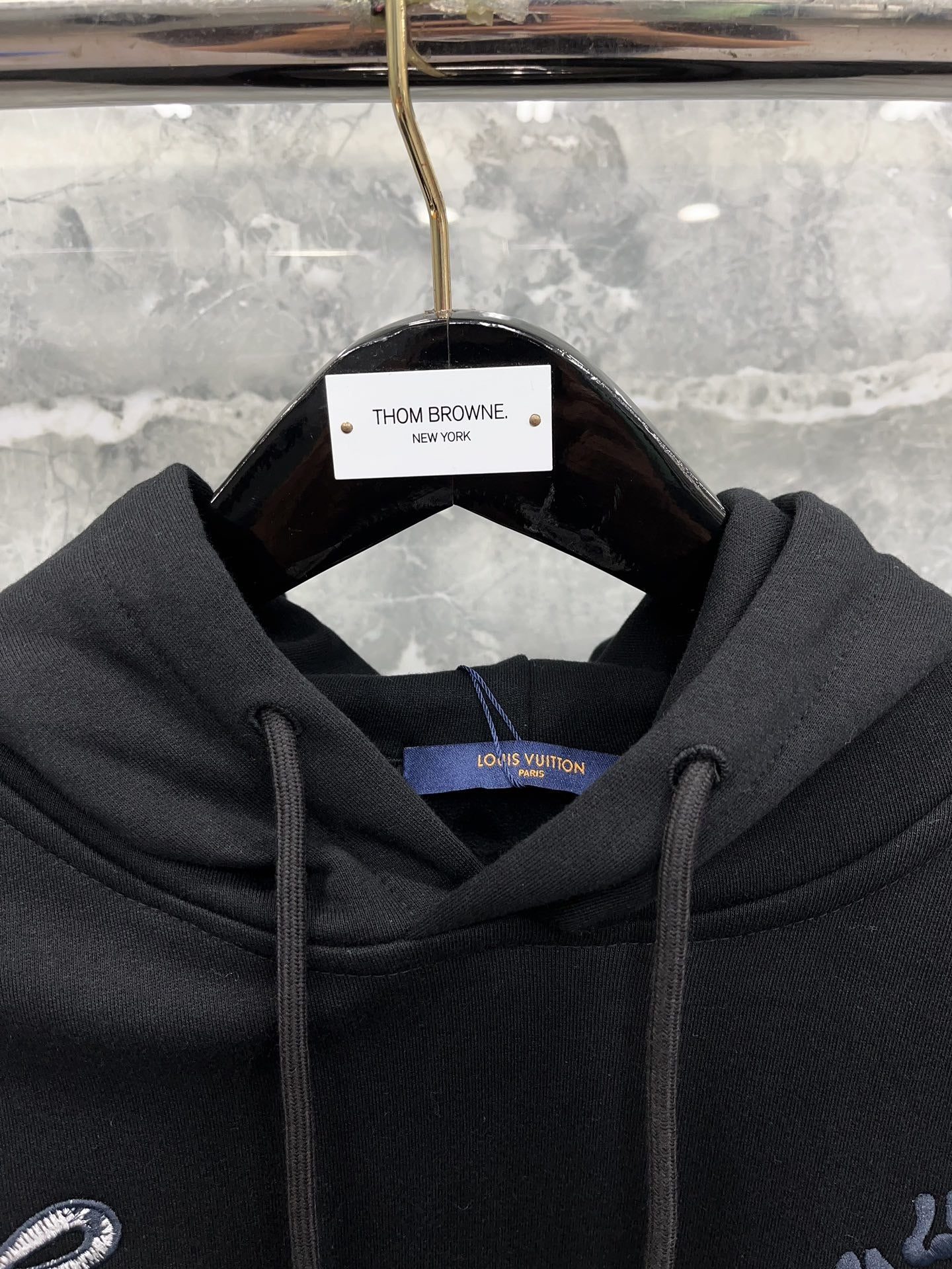 Schwarzer Hoodie
