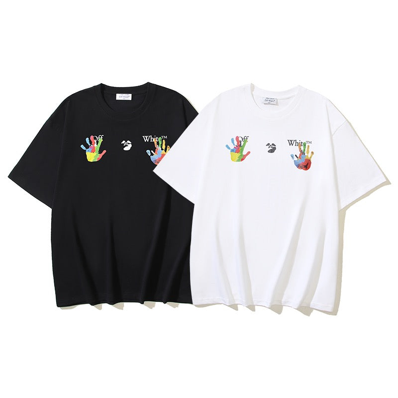 Weißes und schwarzes T-Shirt