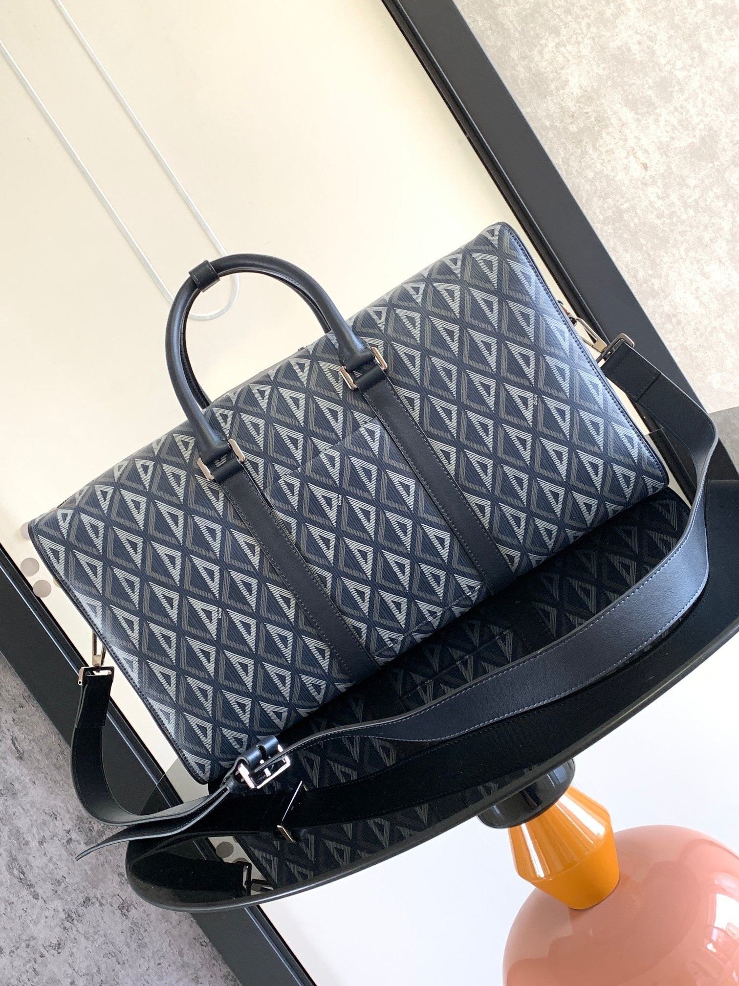 Dunkelblaue Tasche