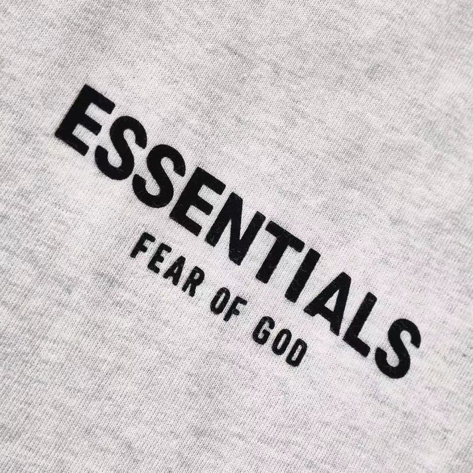 Camiseta gris claro, gris oscuro y negra