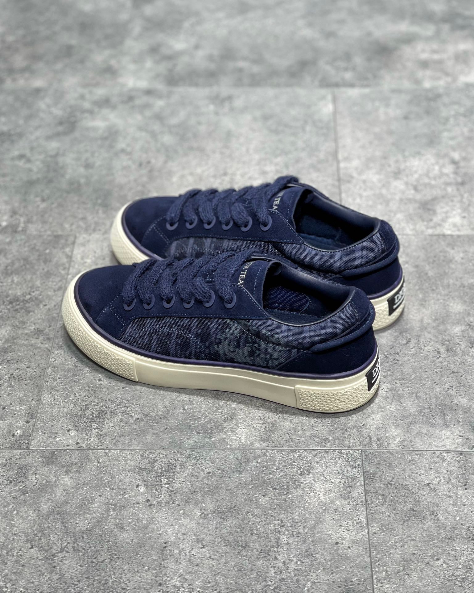 Mehrfarbige Schuhe