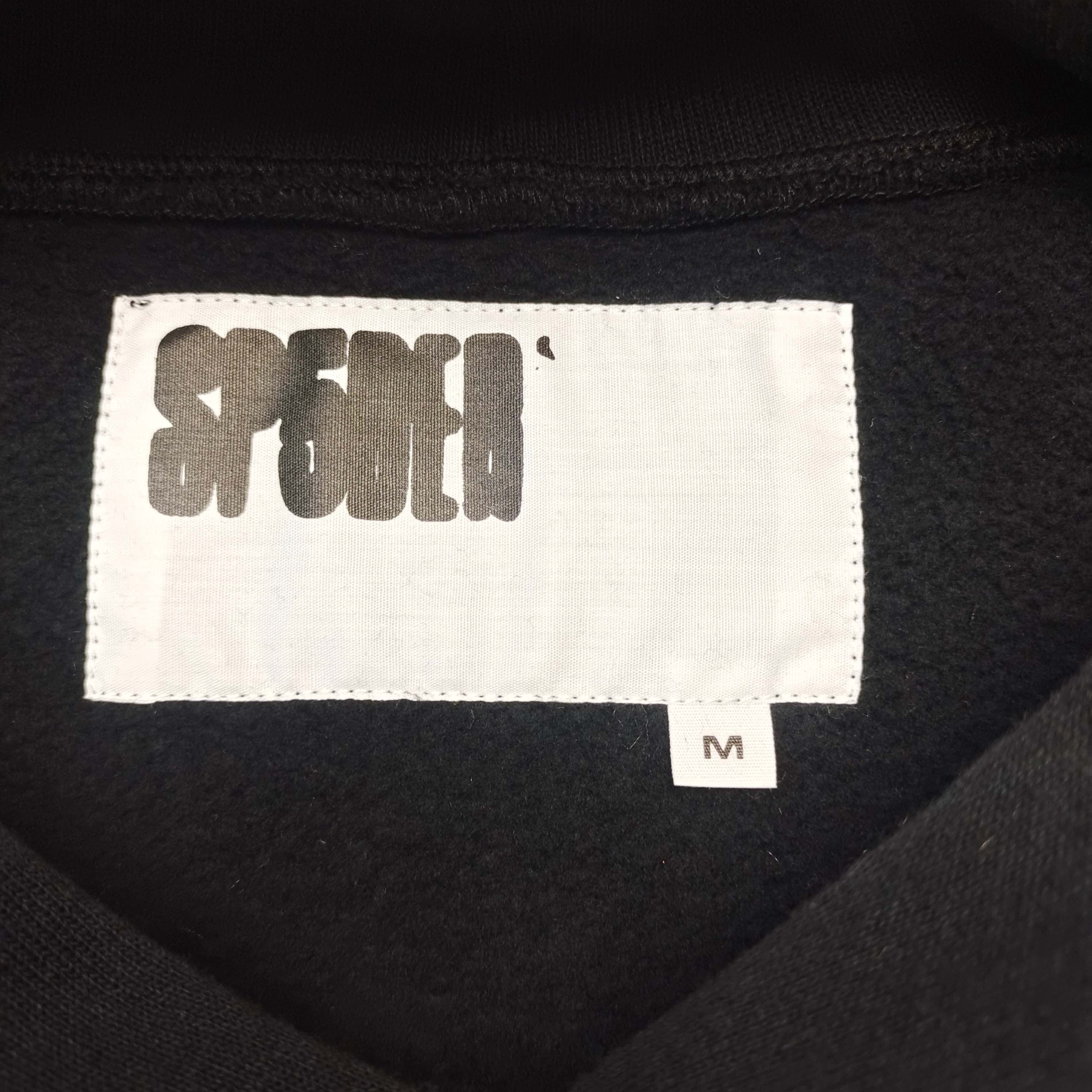Schwarzer Hoodie