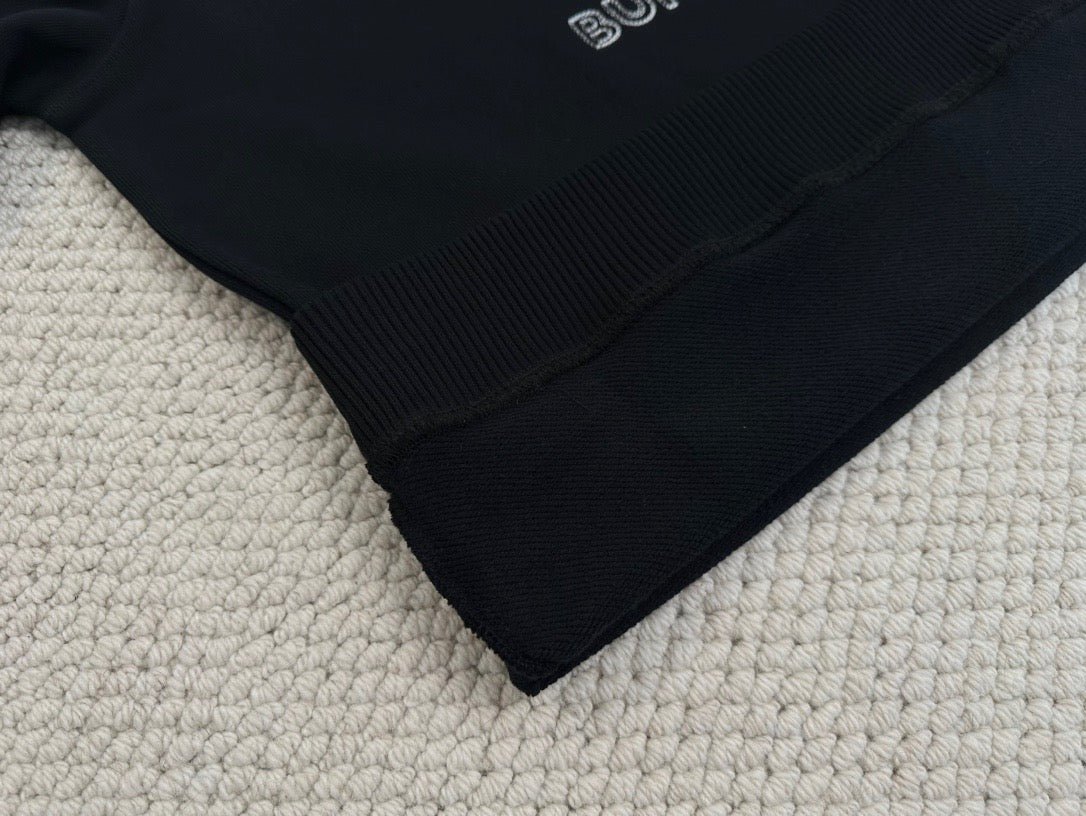 Schwarzes Sweatshirt