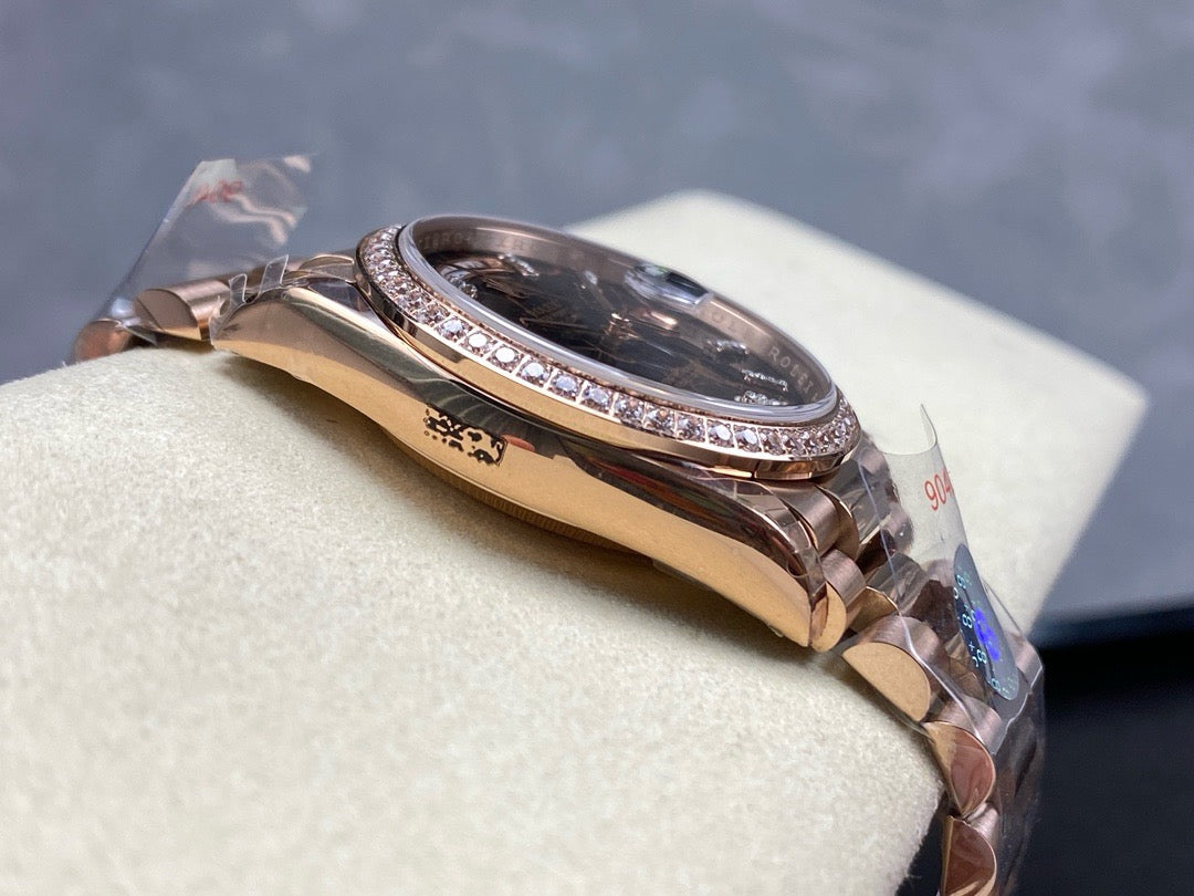 Goldfarbene Uhr