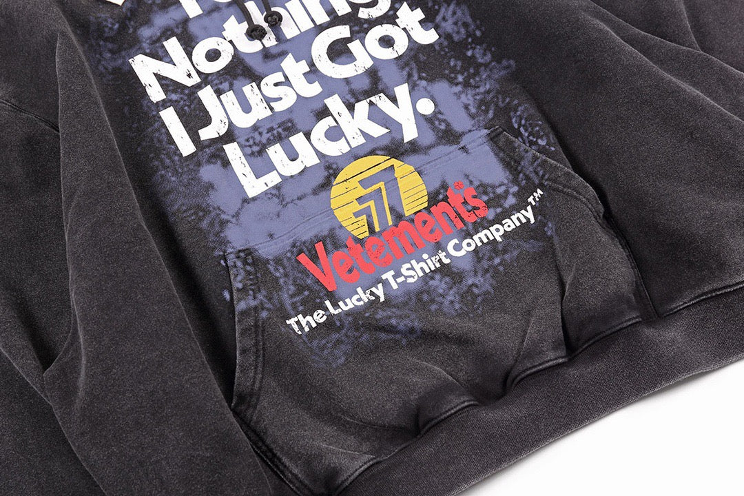 Schwarzer Hoodie