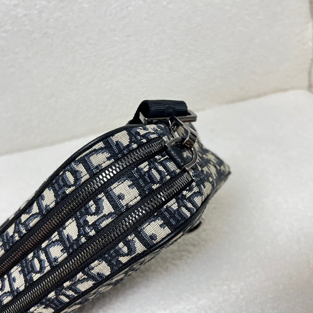 Schwarzgraue Tasche