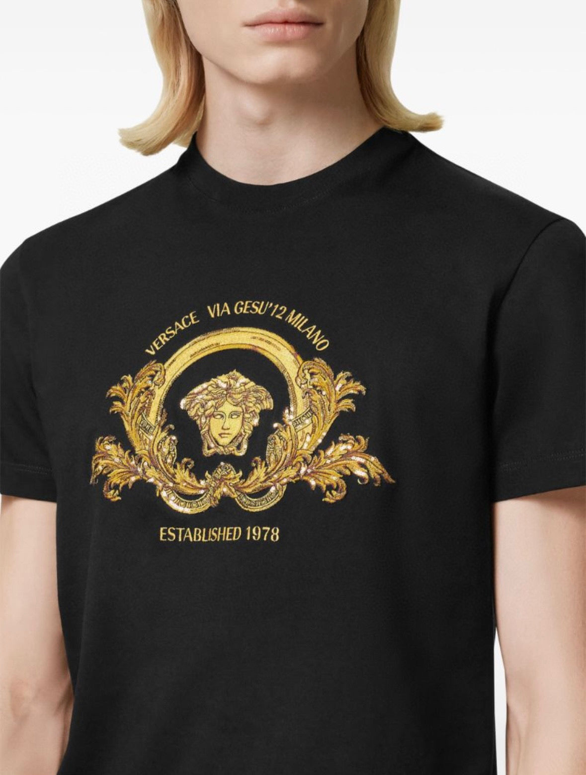 Schwarz-weißes T-Shirt