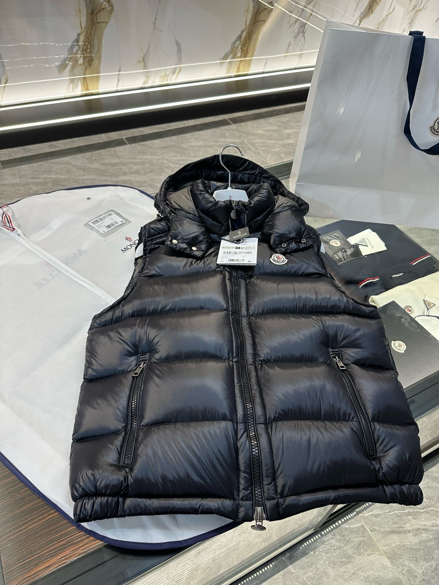 Black Vest - FashionHype.xyz