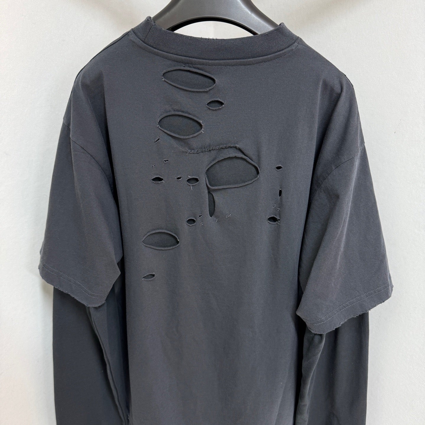 Dunkelschwarzes T-Shirt
