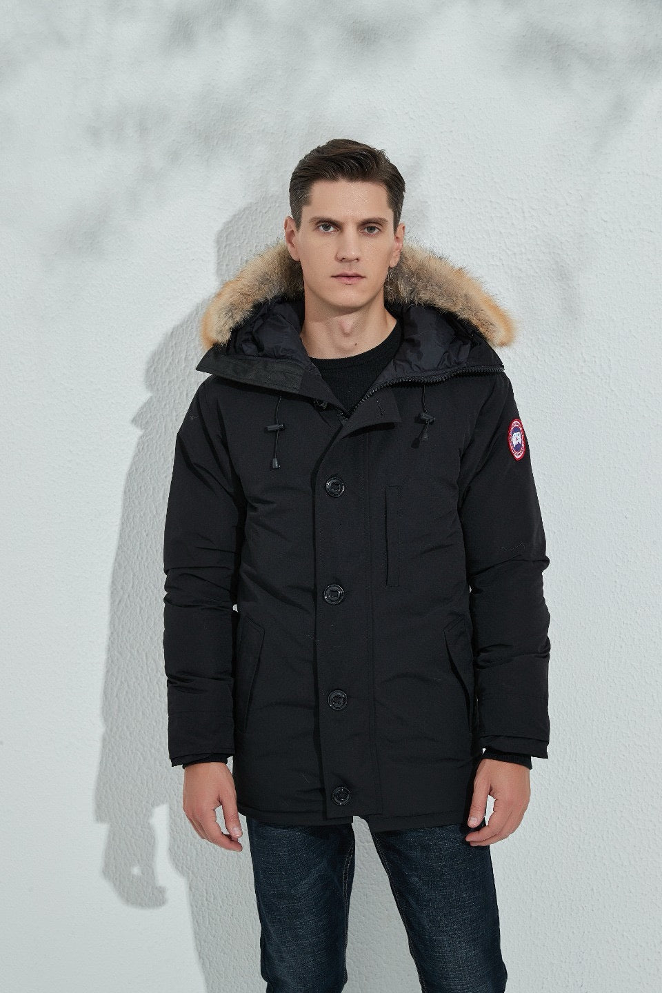 Schwarze und graue Jacke