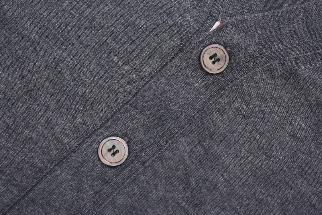 Schwarze, marineblaue, graue und dunkelgraue Jacke