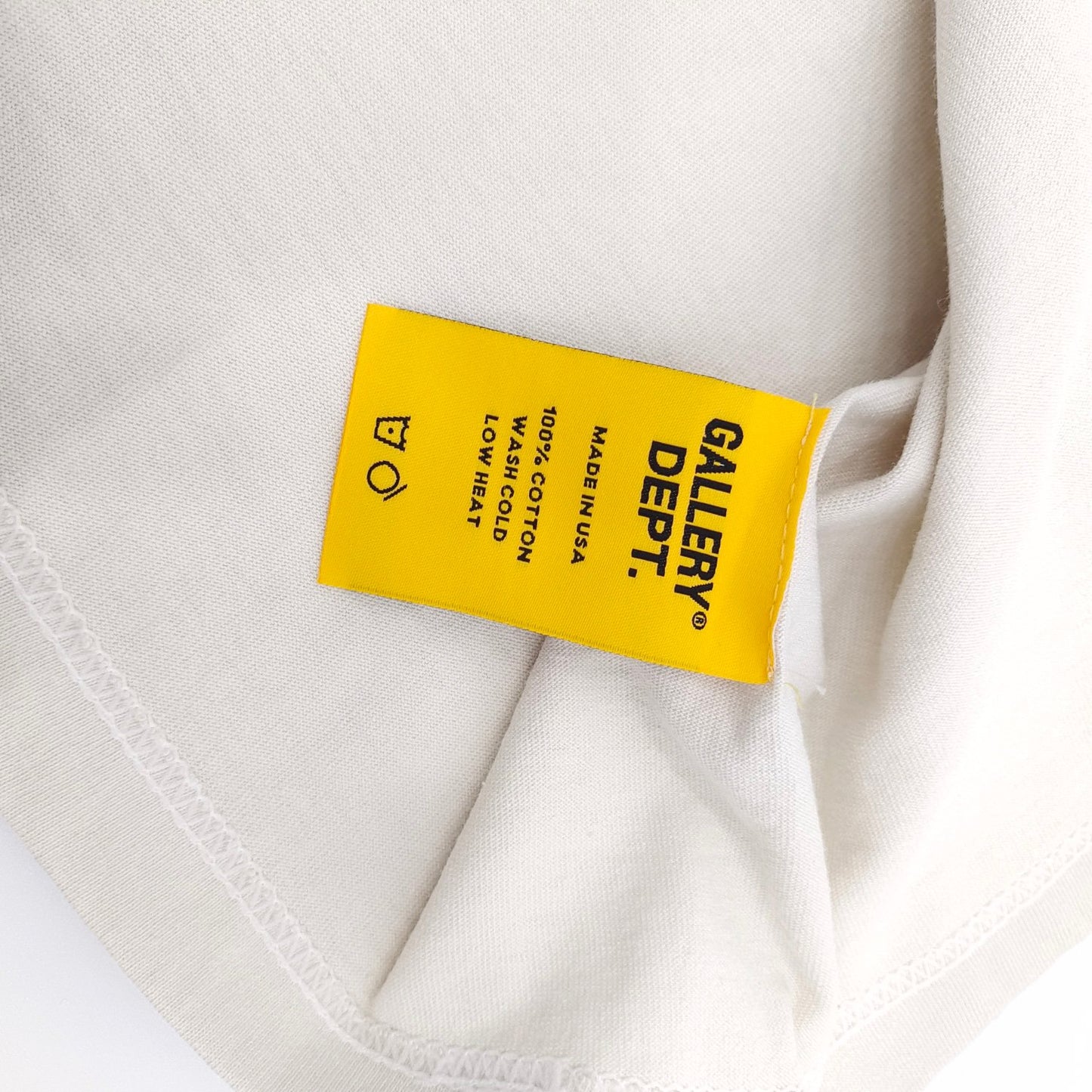 تي شيرت أبيض