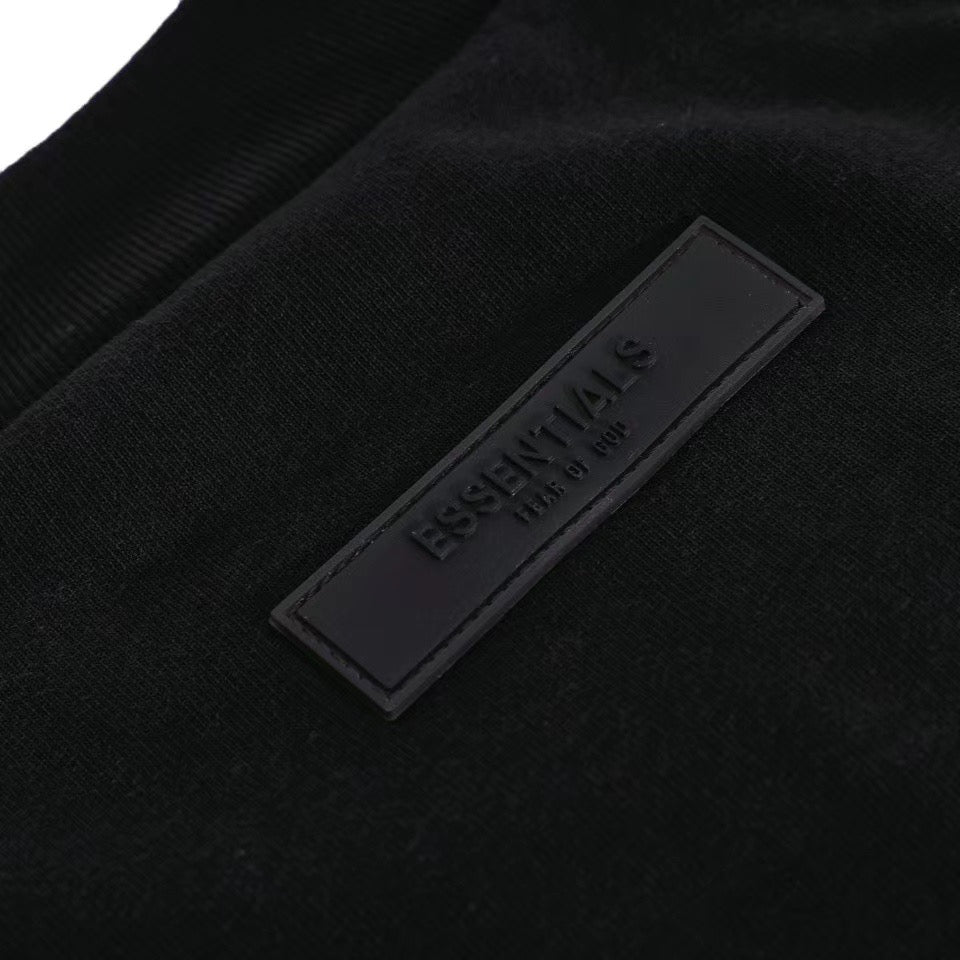 Camiseta gris claro, gris oscuro y negra