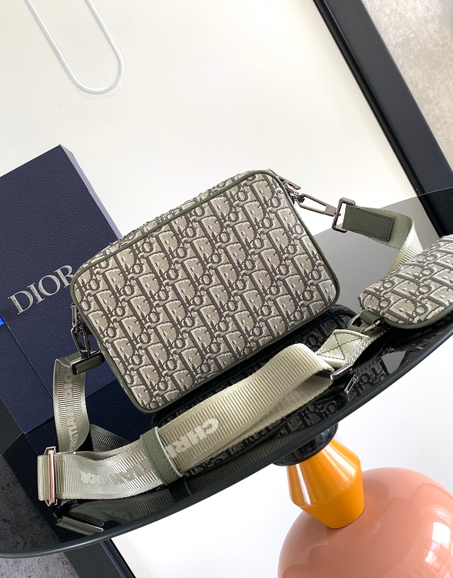 Khaki Tasche