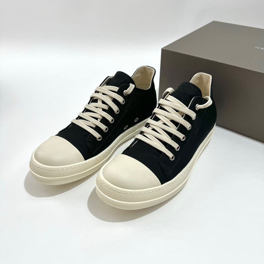 Schwarz-weiße Schuhe