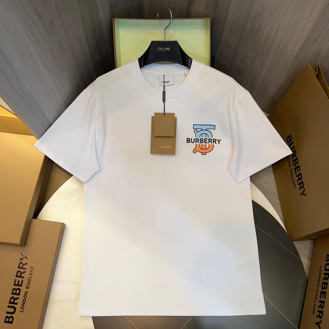 Schwarz-weißes T-Shirt