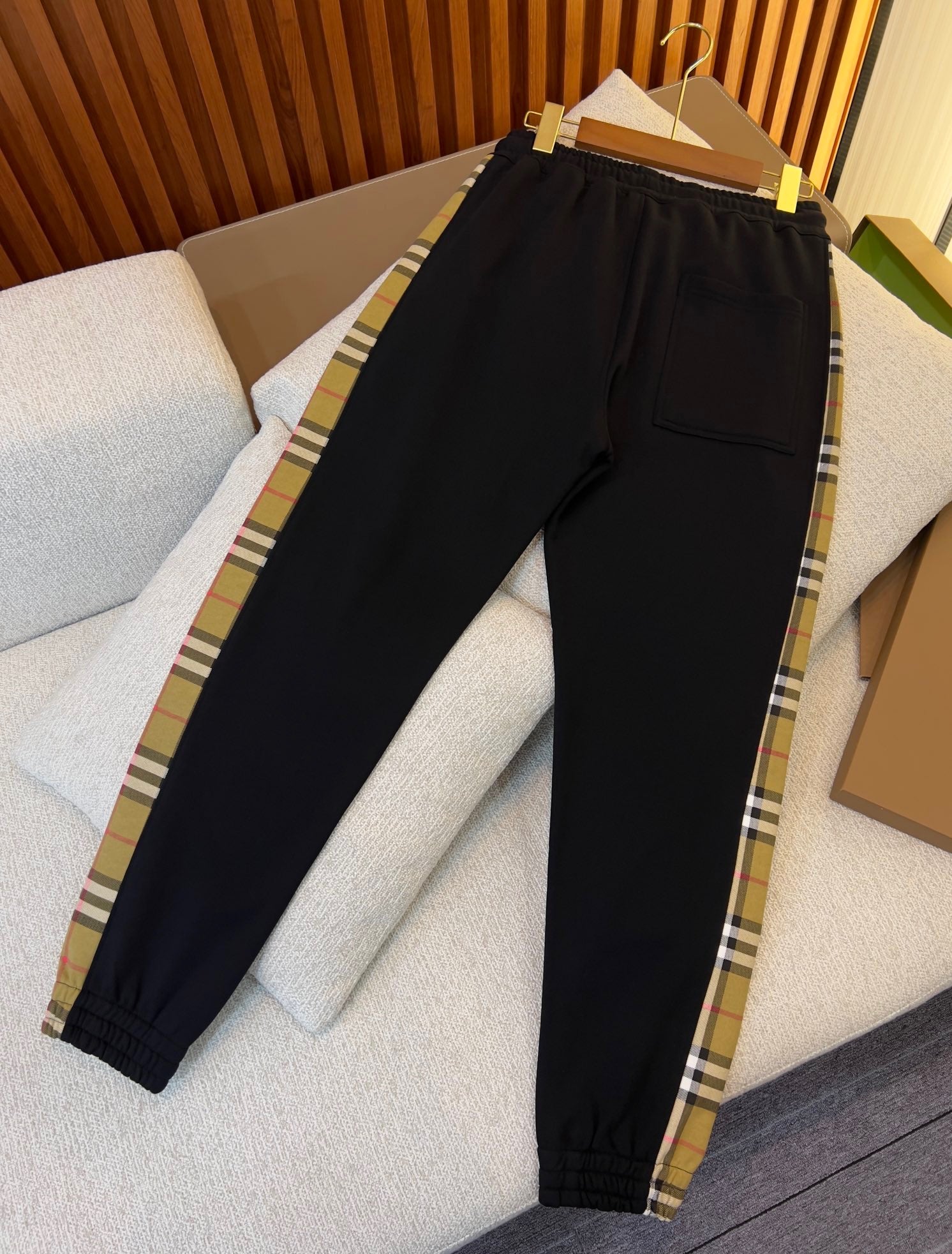 Schwarze Hosen