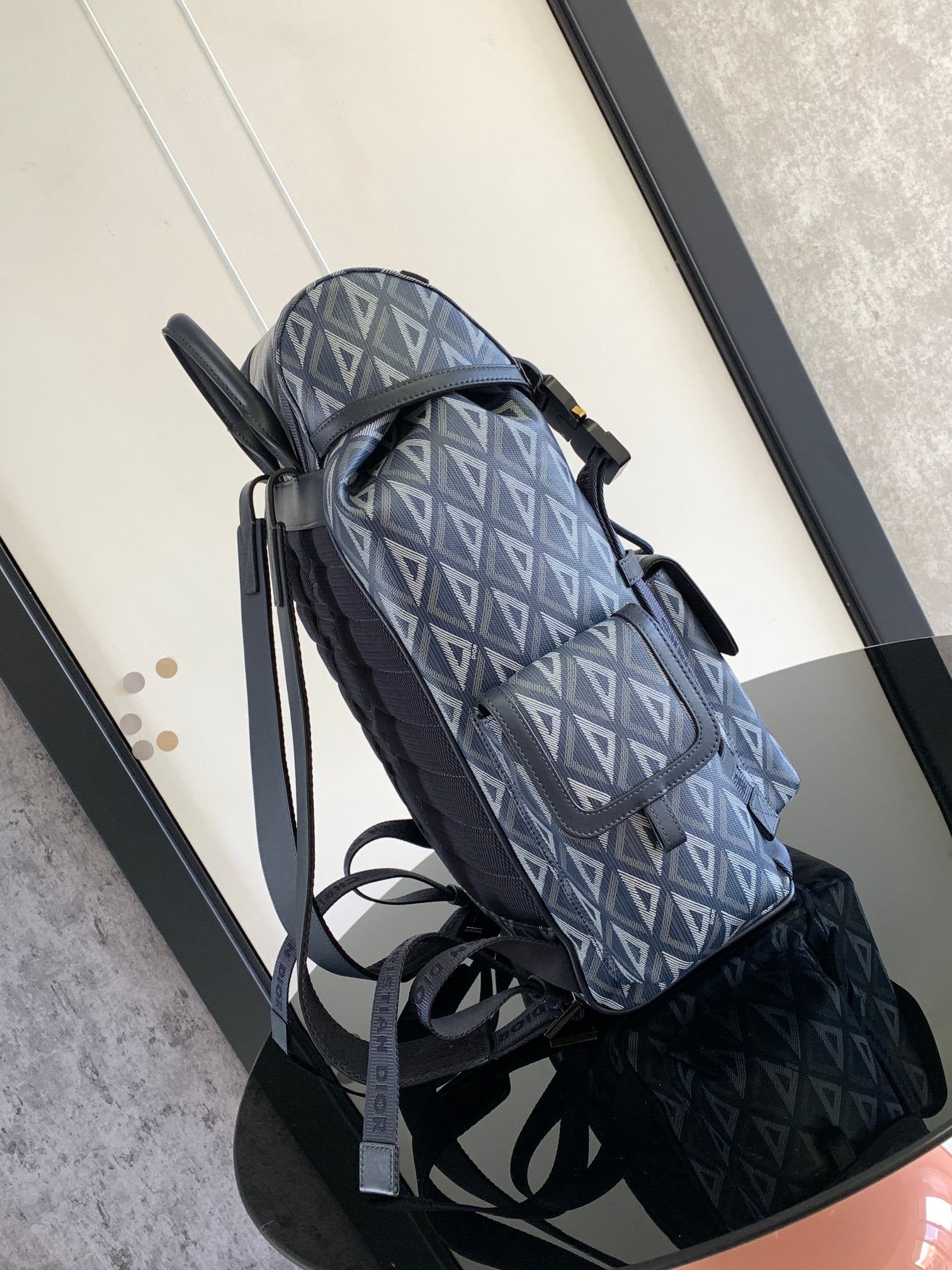 Dunkelblaue Tasche