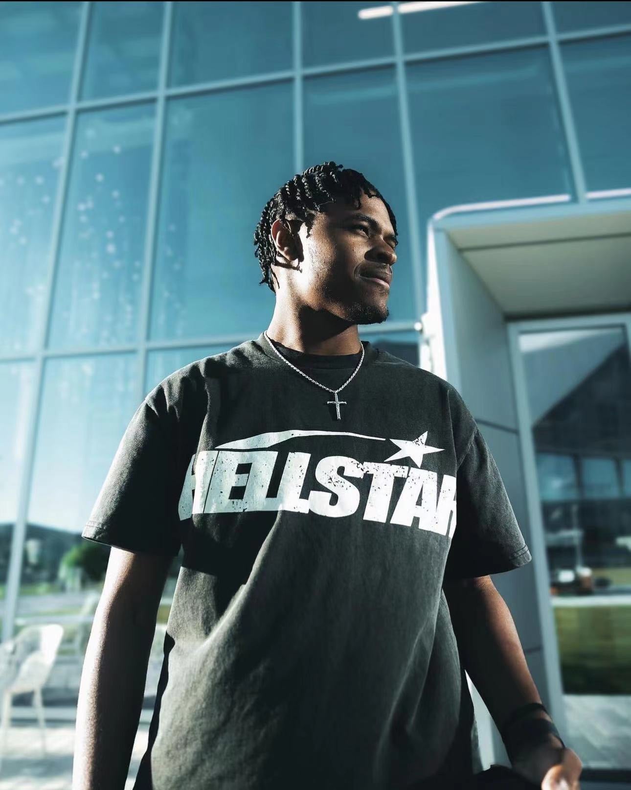 Dunkelschwarzes T-Shirt