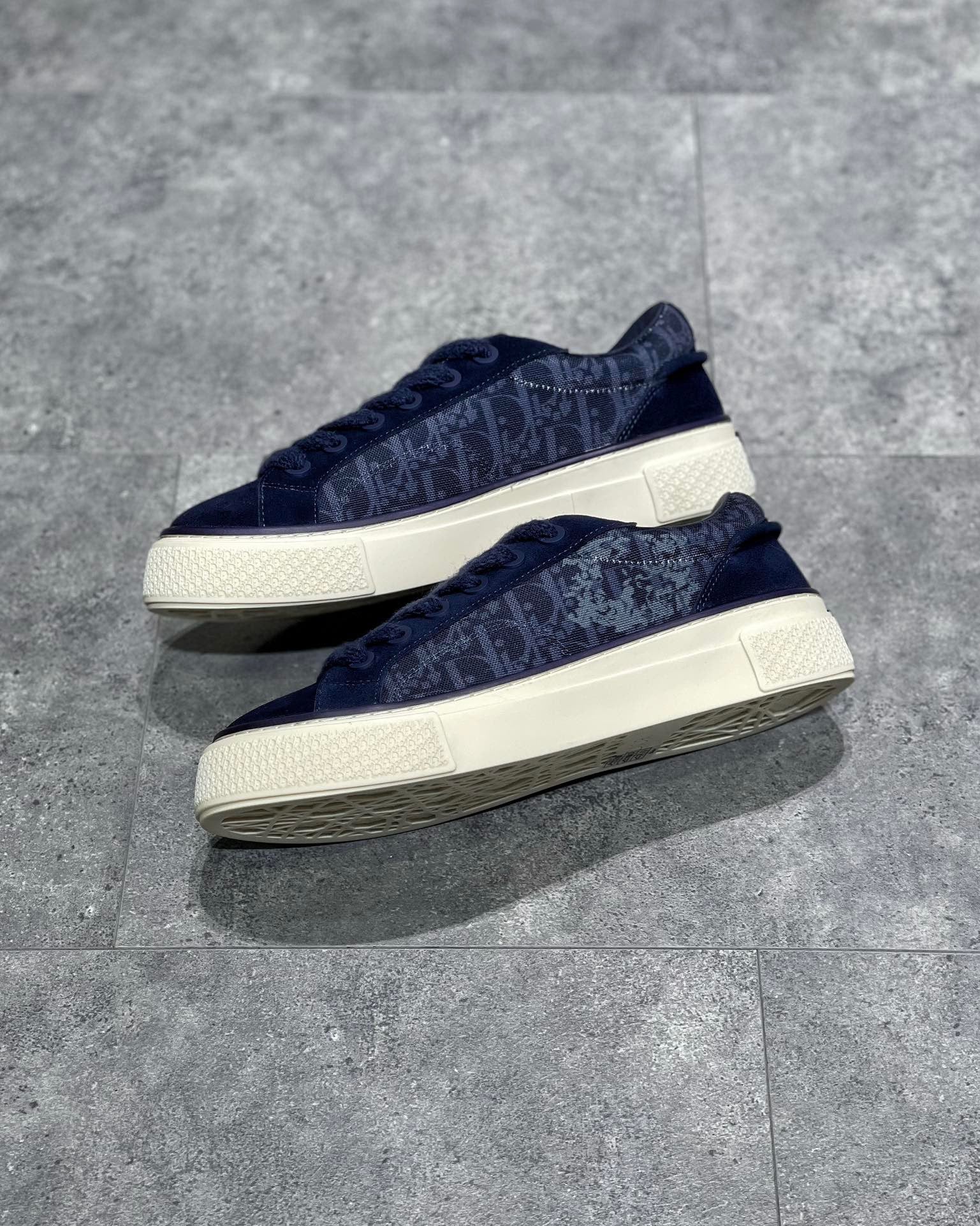 Mehrfarbige Schuhe