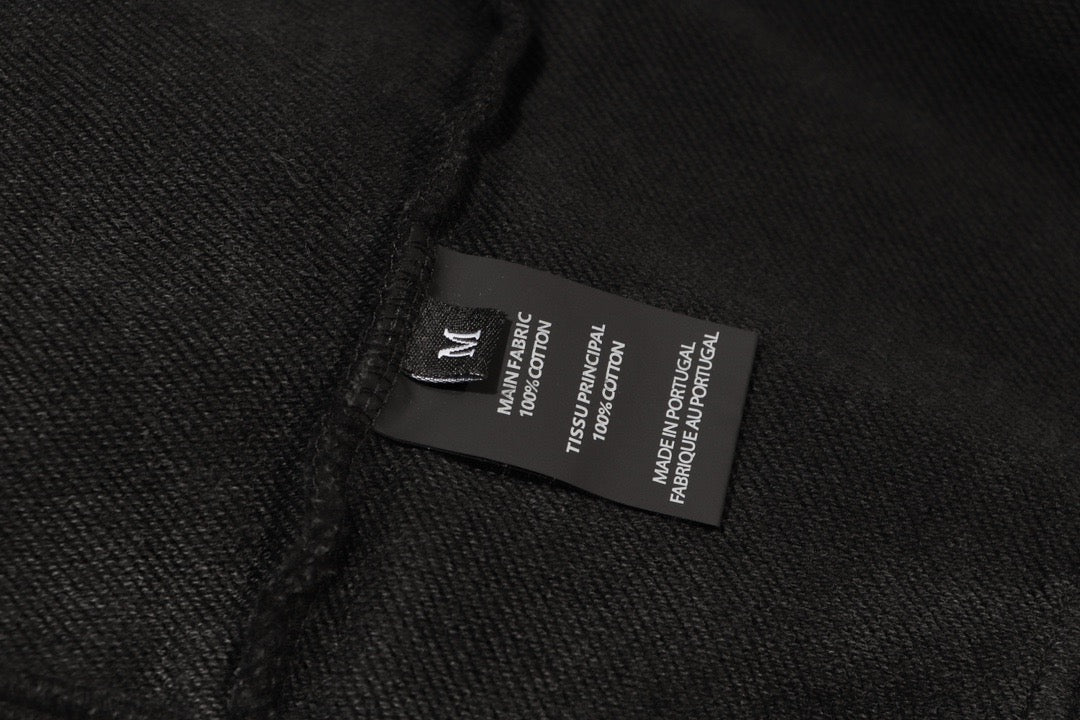 Dunkelschwarzer Hoodie
