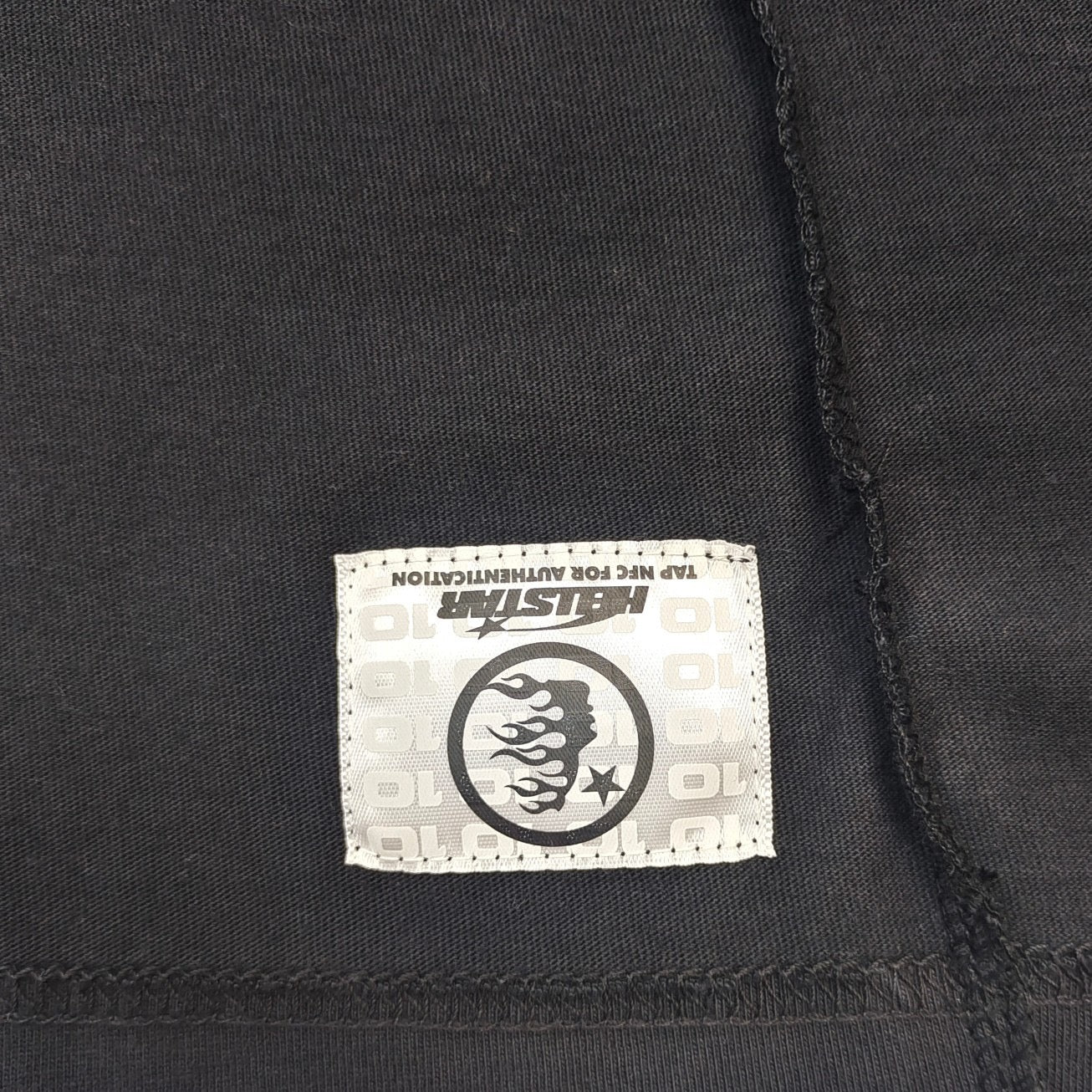 Dunkelschwarzes T-Shirt