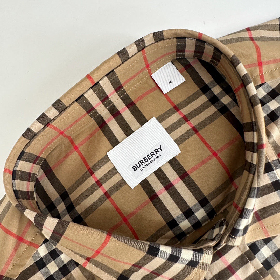 قميص متعدد الألوان