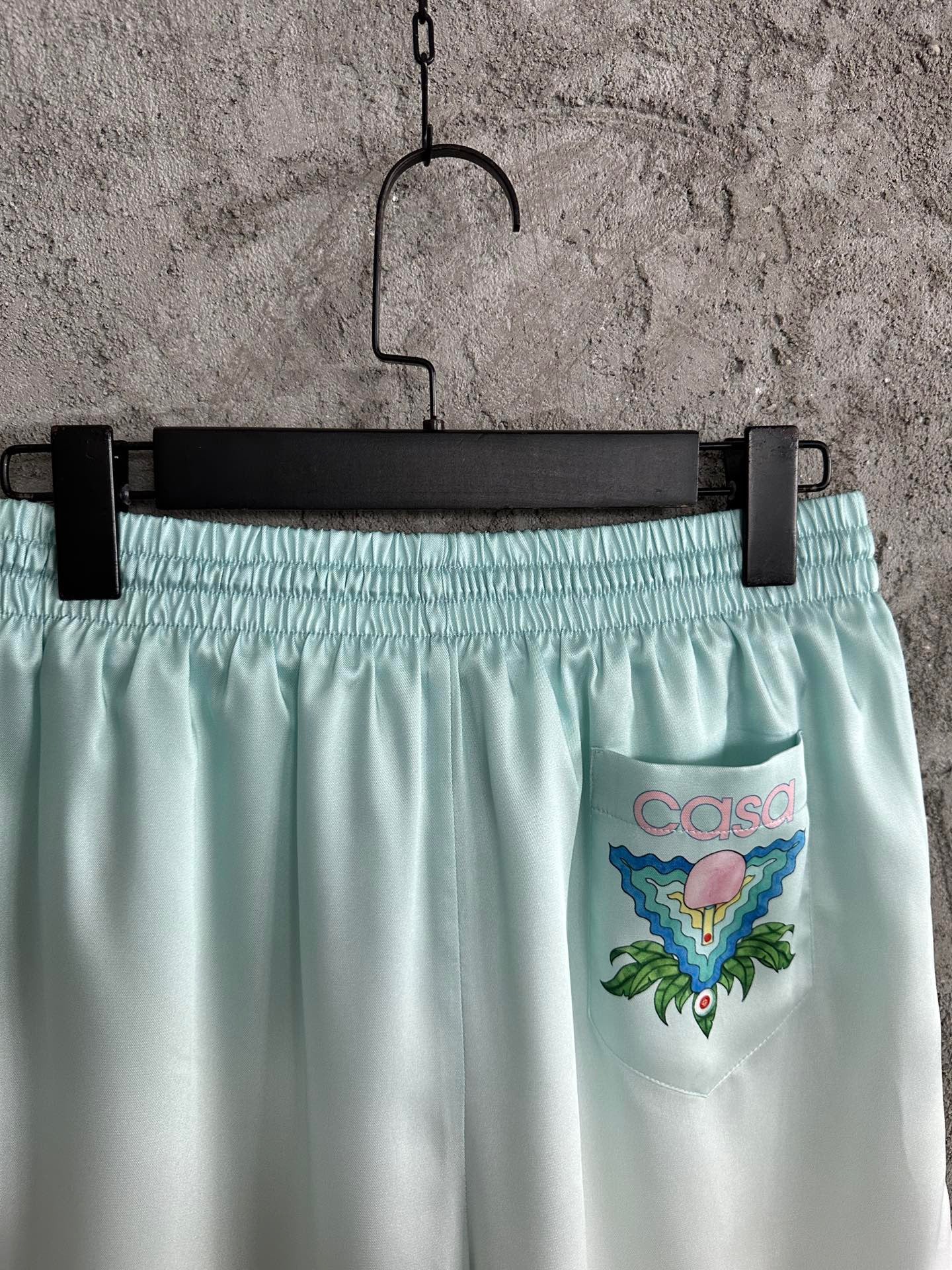 Himmelblaue Shorts