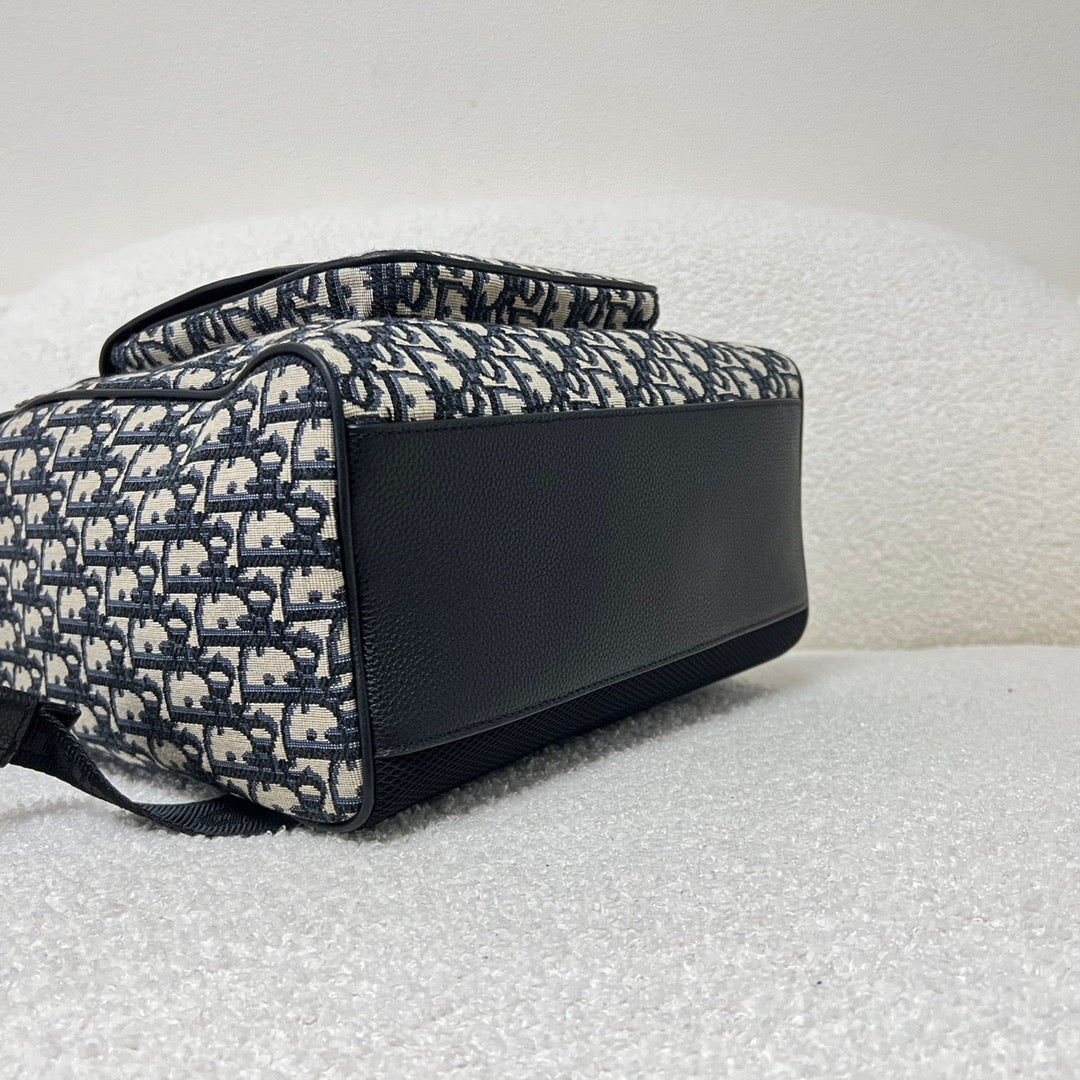 Schwarzgraue Tasche
